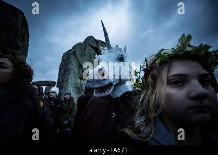 Wiltshire, Regno Unito. 22 Dic, 2015. Solstizio d'inverno celebrazioni a Stonehenge Credito: Guy Corbishley/Alamy Live News Foto Stock