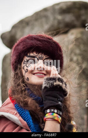 Wiltshire, Regno Unito. 22 Dic, 2015. Solstizio d'inverno celebrazioni a Stonehenge Credito: Guy Corbishley/Alamy Live News Foto Stock