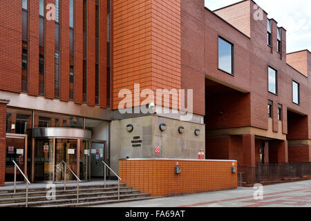 Ingresso per Leeds unita corte edificio centrale con la corona, County, alte giurisdizioni e registro di distretto, West Yorkshire, Inghilterra Foto Stock