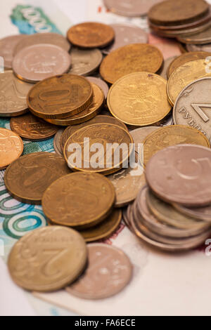 Le monete in euro di fine dollar banconote Foto Stock