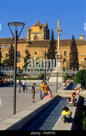 Fuente del Triunfo.In ospedale di sfondo reale (Royal Hospital).Granada. In Andalusia, Spagna Foto Stock