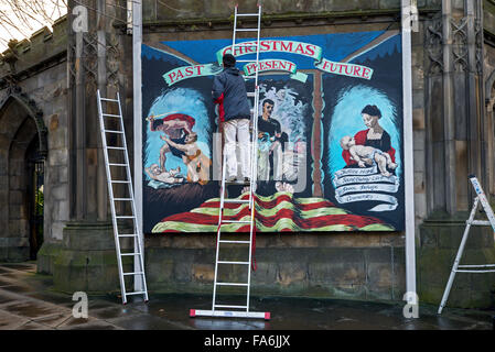 Natale essendo murale dipinto alla chiesa di San Giovanni Evangelista presso il West End di Princes Street, Edimburgo, Scozia, Regno Unito. Foto Stock