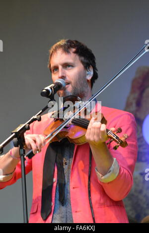Jon Boden, Bellowhead Folk Band, Open Air Stage, WOMAD 2015, Wiltshire, Inghilterra, Regno Unito, Gran Bretagna. Foto Stock