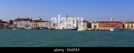 Ornati edifici lungo il Canal Grande, la città di Venezia, Sito Patrimonio Mondiale dell'UNESCO, Veneto, Italia, Europa. Foto Stock