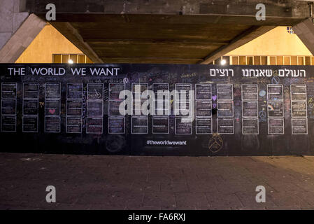 Tel Aviv, Israele, Israele. Xviii Dicembre, 2015. Un'installazione visto vicino centro Dizengoff, Tel Aviv © Danielle Shitrit/ZUMA filo/Alamy Live News Foto Stock