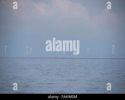 Kentish Flats Offshore Wind Farm visto da whitstable kent, Regno Unito Foto Stock