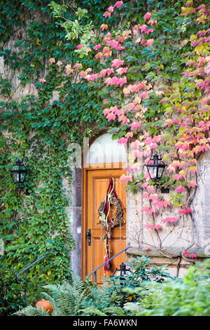 Ristorante porta in giardini del castello a Rothenburg Foto Stock