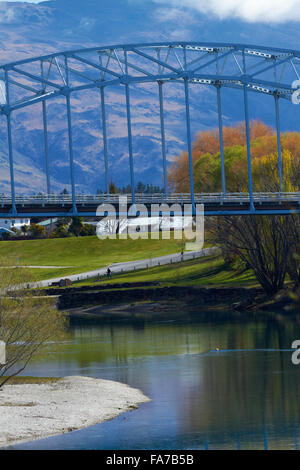 Ponte e Clutha River, Alexandra di Central Otago, Isola del Sud, Nuova Zelanda Foto Stock