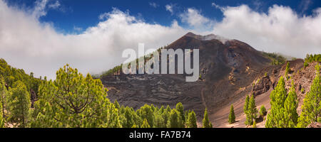 Paesaggio vulcanico lungo la Ruta de los Volcanes su La Palma Isole Canarie Spagna. Foto Stock