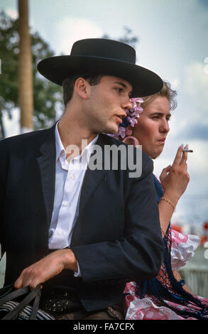 Scene di strada dalla Feria de Abril, la fiera di aprile, che ha luogo ogni anno nella città di Siviglia. Foto Stock