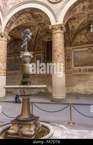 L'Italia, Firenze, Piazza della Signoria e il Palazzo Vecchio in ambienti interni Foto Stock