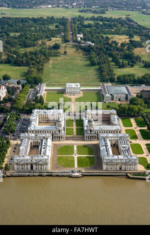 OLD Royal Naval College di Greenwich, Londra. Una veduta aerea del barocco il Collegio Navale, Queen's House, il Museo Nazionale Marittimo ed il parco di Greenwich con il Royal Observatory. Il fiume Tamigi. Foto Stock