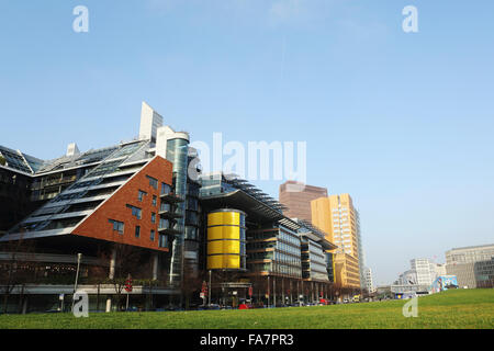 Architettura moderna vicino a Potsdamer Platz di Berlino, Germania. Il edifici che ospitano uffici e appartamenti. Foto Stock