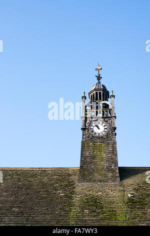 Torre dell'orologio sul mercato Redesdale Hall. Moreton in Marsh, Gloucestershire, Inghilterra Foto Stock
