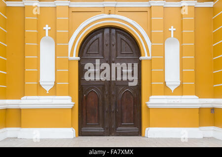 Ingresso della chiesa Iglesia La Ermita nel distretto di Barranco in Lima, Perù. Foto Stock