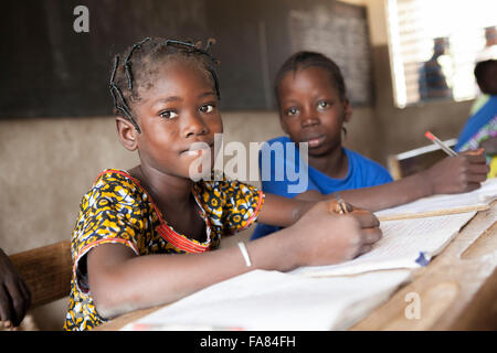 Gli studenti imparano a Kouka scuola primaria nel Dipartimento Kouka, Burkina Faso. Foto Stock