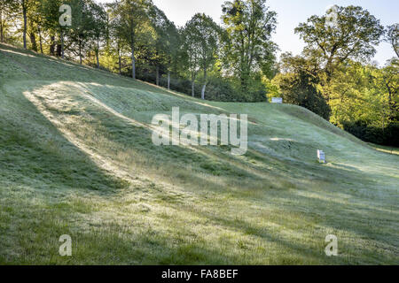 L'anfiteatro di erba presso la Claremont Landscape Garden, Surrey. L'anfiteatro è stato creato intorno al 1722 da Charles Bridgeman. Foto Stock