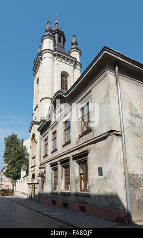 Torre campanaria della chiesa armena e vescovo armeno house di Leopoli Foto Stock