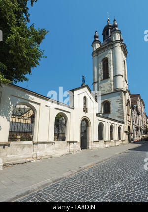 Torre campanaria della chiesa armena di Lviv, costruito nel 1571 Foto Stock