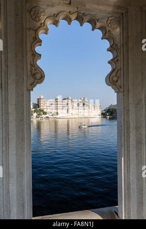 Il Taj Lake Palace hotel sul Lago Pichola, Udaipur, Rajasthan Foto Stock