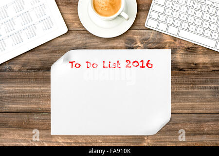 Tavoletta digitale con il calendario. Lista da fare 2016. Scrivania da ufficio mock up Foto Stock