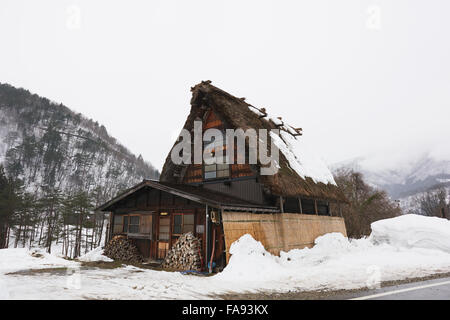 Shirakawa-go villaggio sotto la neve, Prefettura di Gifu, Giappone Foto Stock