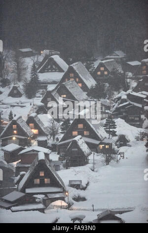 Shirakawa-go villaggio sotto la neve, Prefettura di Gifu, Giappone Foto Stock