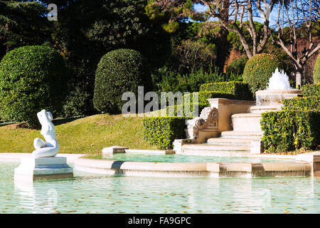 Fontana nel parco di Pedralbes Royal Palace. Barcellona Foto Stock