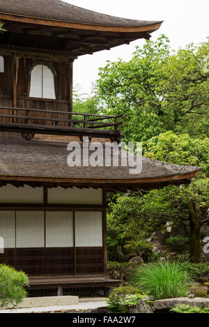 Dettaglio di Kannon-den, i due piani la struttura principale di Ginkaku-Ji, Kyoto, Giappone Foto Stock