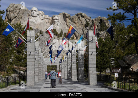 Mount Rushmore National Memorial con flag di stato, il Dakota del Sud Foto Stock