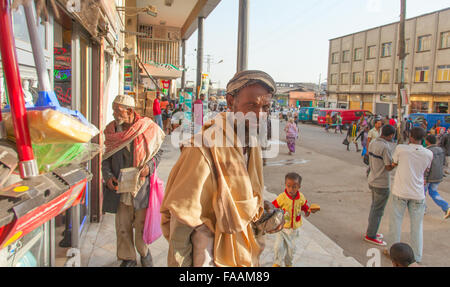 Etiopia ADDIS ABEBA,DECEMDER 23,2013.Il più grande mercato africano-Merkato in Etiopia ad Addis Abeba il 27 dicembre 2013 Foto Stock