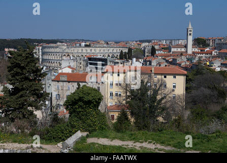 Vista della città con anfiteatro, Pola, Istria, Croazia, Foto Stock