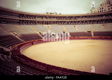 Valencia, Spagna - 24 Ottobre 2015: Interno della Plaza de Toros, un arena dei tori, che contiene 10.500 persone, nel mese di ottobre Foto Stock