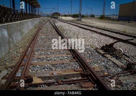 Lo scambio di aghi, binari, dettaglio delle ferrovie in Spagna Foto Stock