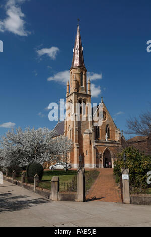 Santa Maria della cattolica Chiesa di pietra arenaria Revival gotico chiesa costruita nel 1857 Mudgee NSW Australia Foto Stock