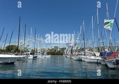 Sydney, Australia. Il 26 dicembre, 2015. Rolex Sydney Hobart Yacht Race 2015. La calma prima della tempesta nel porto prima della partenza. Credito: Azione Sport Plus/Alamy Live News Foto Stock