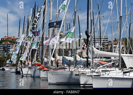 Sydney, Australia. Il 26 dicembre, 2015. Rolex Sydney Hobart Yacht Race 2015. La calma prima della tempesta nel porto prima della partenza. Credito: Azione Sport Plus/Alamy Live News Foto Stock