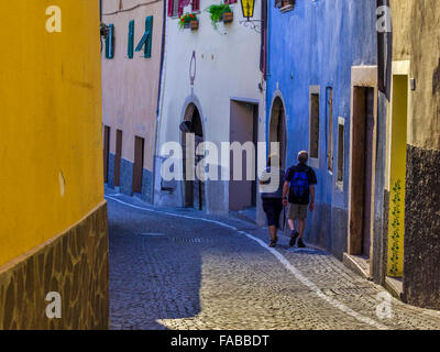 Scene di strada nella città di Termeno sulla Strada del Vino, Italia settentrionale Foto Stock