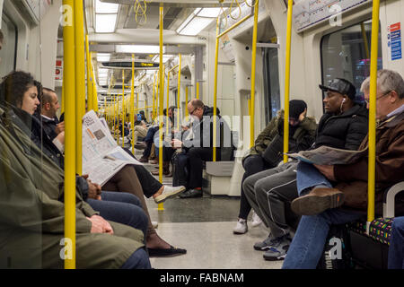 La Circle Line della metropolitana fino, London, Regno Unito Foto Stock