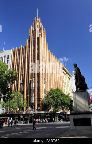 Vecchio edificio ad angolo di Collins Street e Swanson Street nella città di Melbourne, Victoria, Australia. Foto Stock