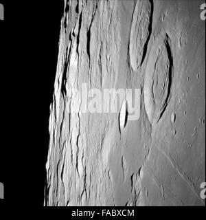 Questo archivio fotografico incontaminato dell'Apollo 11 cattura lo storico primo sbarco sulla luna nel luglio 1969. È composto dagli astronauti Neil Armstrong e Buzz Aldrin, nonché dal pilota del modulo di comando Michael Collins. Le immagini raffigurano la superficie lunare, il modulo lunare dell'Aquila e momenti iconici come il primo passo di Armstrong sulla Luna. Foto Stock
