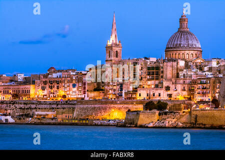 La Valletta e Porto di Marsamxett. La splendida vista da Sliema. Malta. Foto Stock