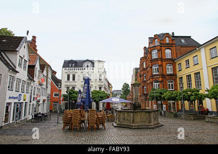 FLENSBURG, Germania - 29 luglio 2012: piazza nel centro di Flensburg, Germania. Città situata nel nord del Schleswig-Holstein membro ed è la terza più grande nella regione dopo Kiel e Lubeck Foto Stock