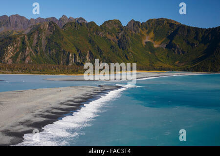 Navigare nella parte anteriore del ghiacciaio Orso Laguna, il Parco nazionale di Kenai Fjords, vicino a Seward, Alaska. Foto Stock