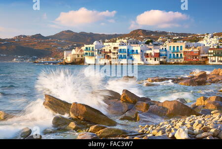 Mykonos città vecchia, piccola Venezia in background, Mykonos Island, Grecia Foto Stock