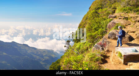 Sri Lanka - Horton Plains National Park, vista da "Fine del Mondo" Foto Stock