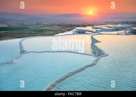 Pamukkale, tramonto a calcare le terrazze, Turchia Foto Stock