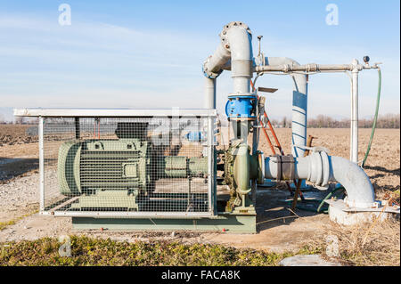 Sistema per il pompaggio di acqua di irrigazione per l'agricoltura Foto Stock