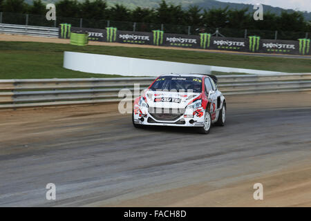 Kristian Sohlberg aziona la Peugeot 208 di Albatec Racing Ltd Team nel mondo FIA Rallycross Championship. Foto Stock