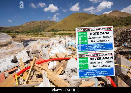 In dumping illegalmente i rifiuti in Skala Eresou, Lesbo, Grecia. Foto Stock